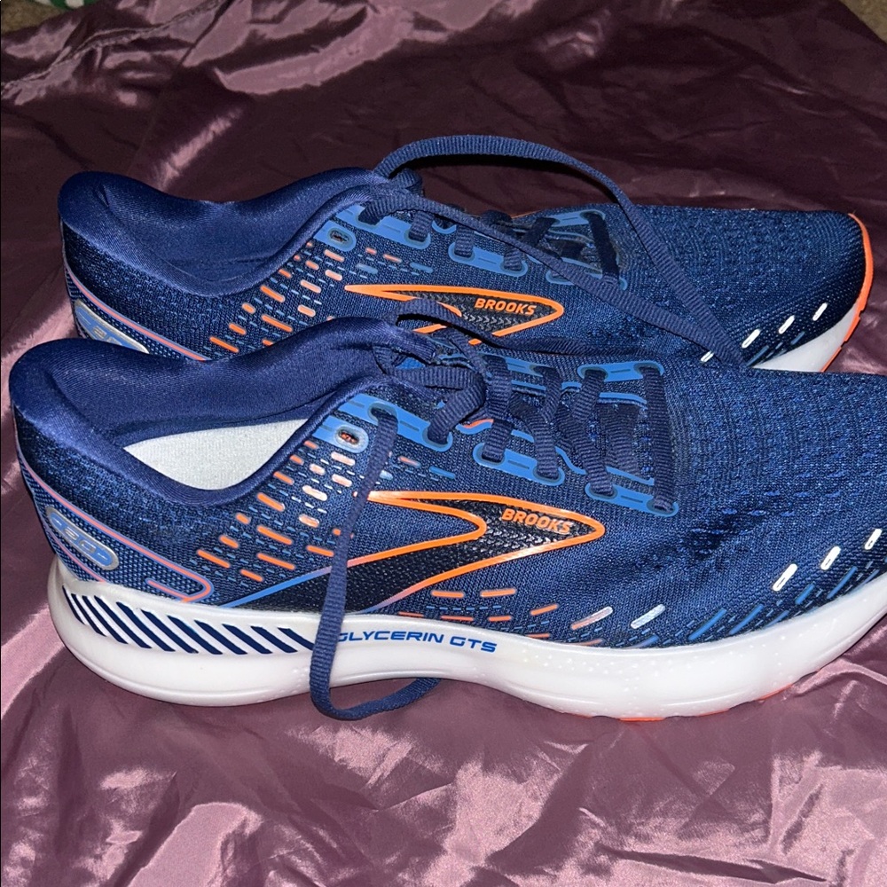 Mismatched Glycerin 20 running sneakers